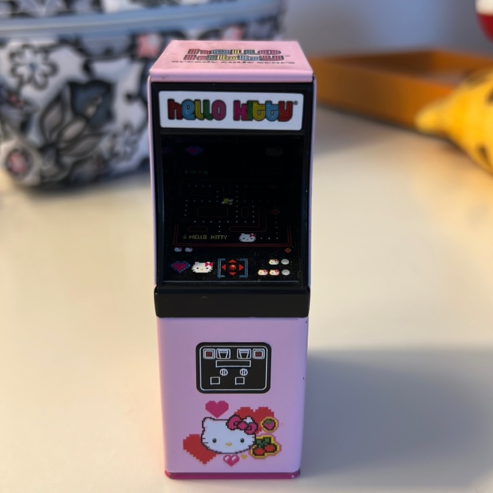 Hello Kitty Arcade Cutie Sours